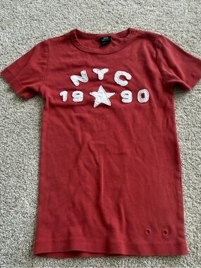 Urban Outfitters Red Short-Sleeve Tee with White Applique Star